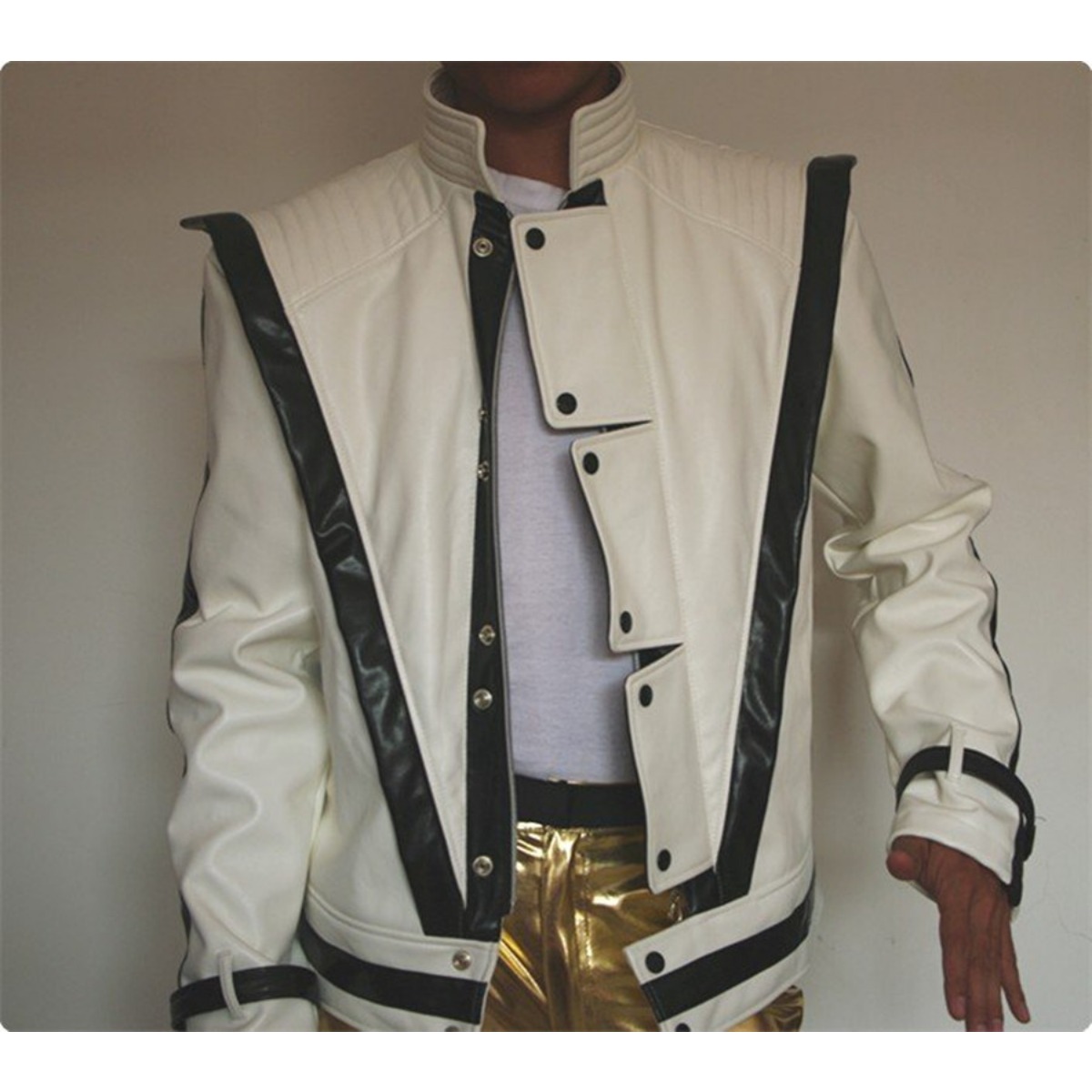 سترة مايكل جاكسون المثيرة المص - مراجعة Retro Gaming Jacket وسعره